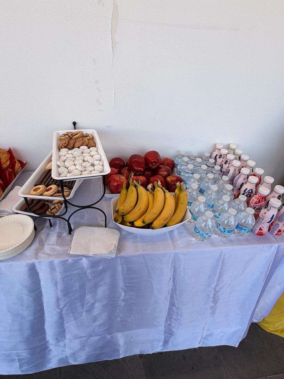 Snacks, galletas, fruta fresca y bebidas