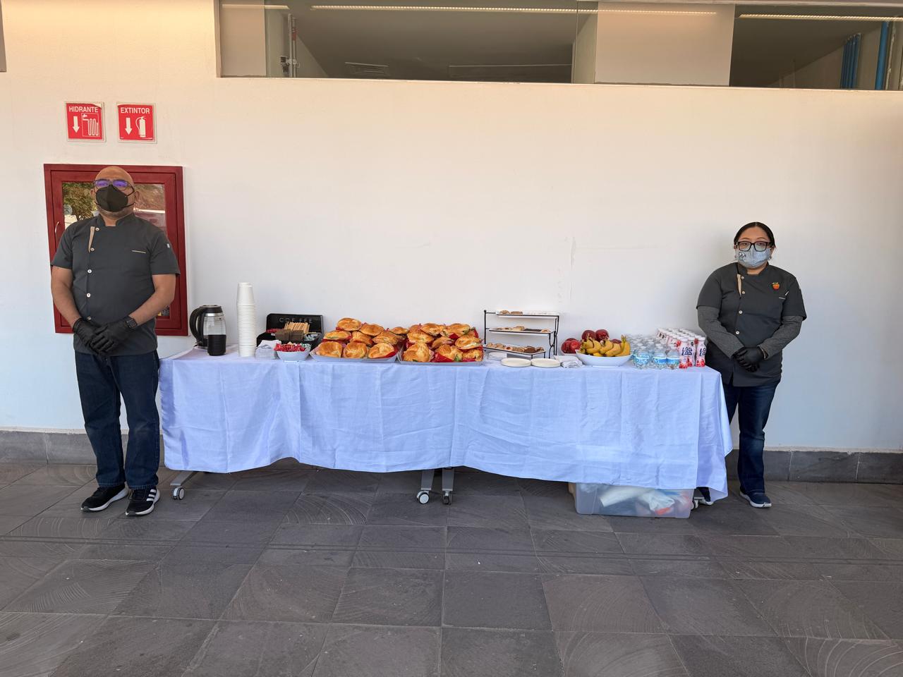 Vista panorámica del montaje con personal